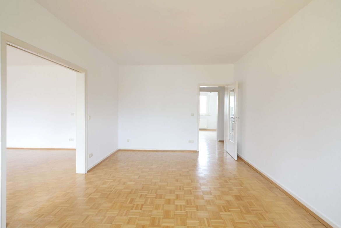 Ess-/Arbeits-/Kinderzimmer