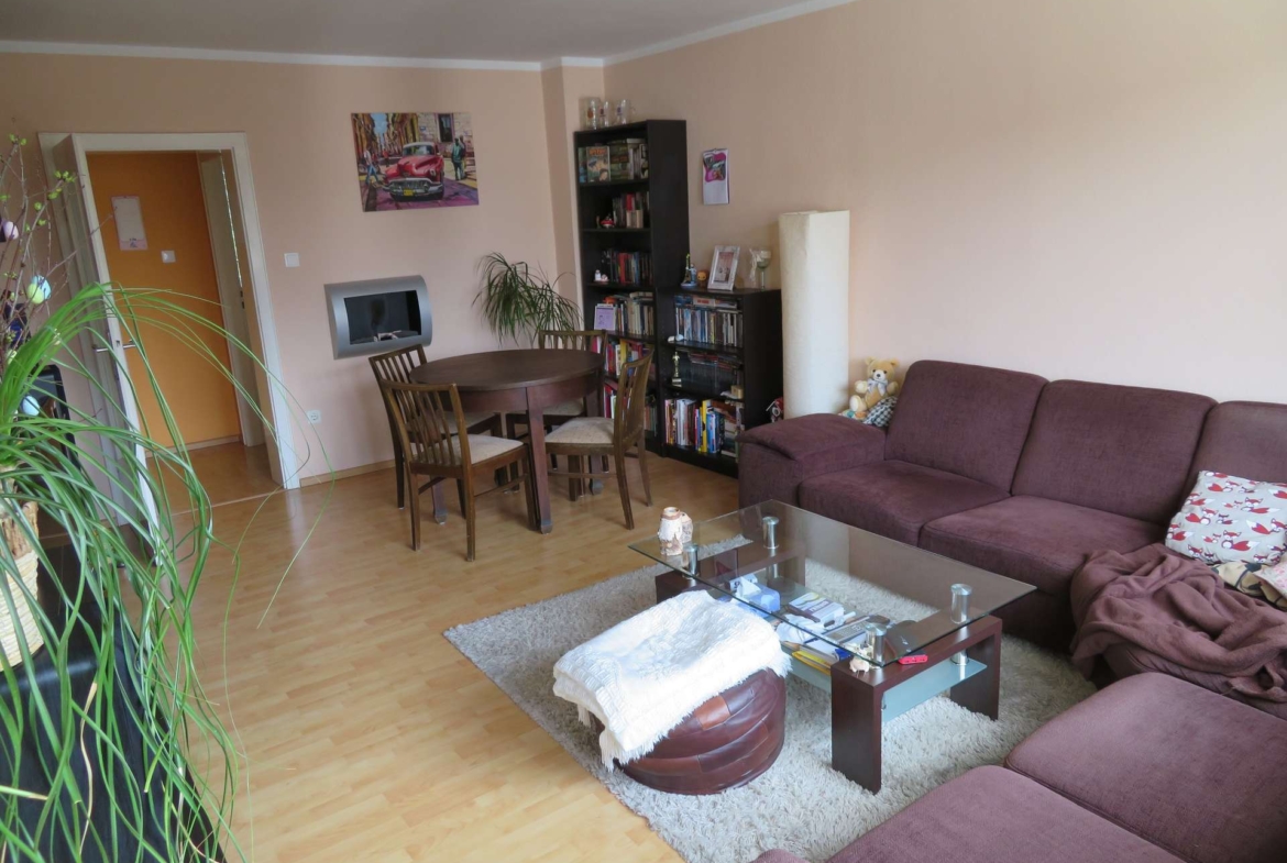 Wohnzimmer (Beispielmöblierung)